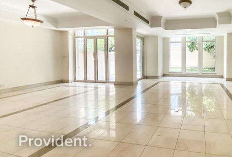 فيلا للإيجار فى دبي مرينا - دبي - دبيّ