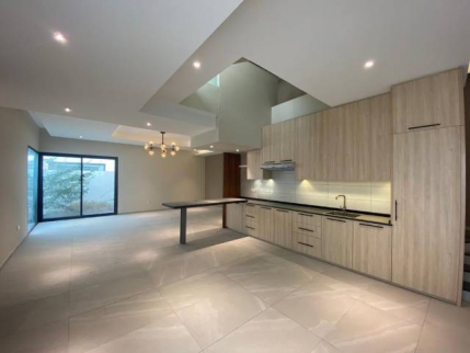 Villa For Rent In Sar - Northern