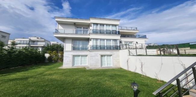 Villa For Rent In Buyukgekmege - Istanbul