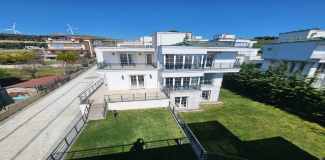 Villa For Rent In Buyukgekmege - Istanbul